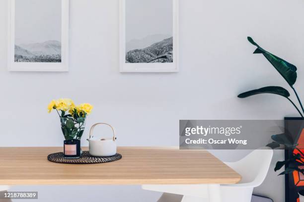 flowers, teapot and scented candle on the dining table - dinnertable stockfoto's en -beelden