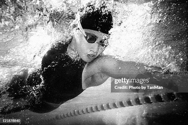 young woman swimming - woman swimmer freestyle stock pictures, royalty-free photos & images