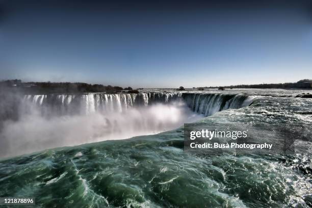 horseshoe waterfalls at niagara falls - horseshoe falls niagara falls stock-fotos und bilder