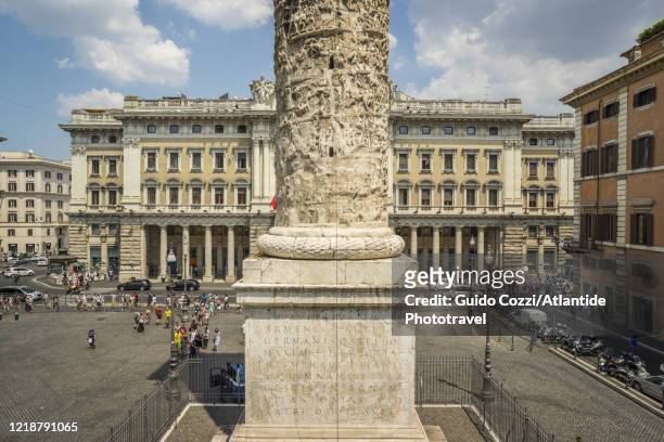 roma, piazza colonna with roman column of marcus aurelium - palazzo chigi palace stock pictures, royalty-free photos & images