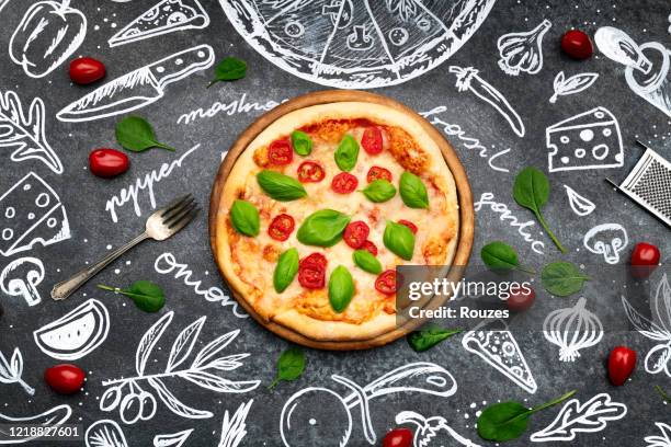 pizza mit doodle zutaten - mediterran menü stock-fotos und bilder