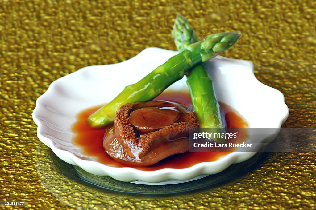 Abalone with green vegetable in brown sauce