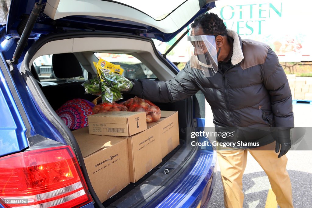 Detroit Area Food Bank Forgotten Harvest Delivers Around Detroit Area Through Its Mobile Pantry Service