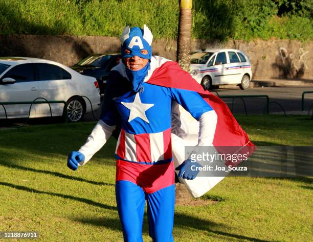 superheld kostüm in salvador - captain america named work stock-fotos und bilder