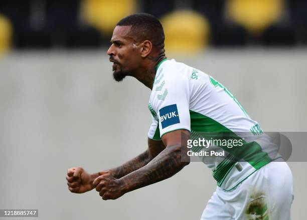 Daniel Keita-Ruel of SpVgg Greuther Fuerth celebrates after scoring his team's first goal during the Second Bundesliga match between SG Dynamo...