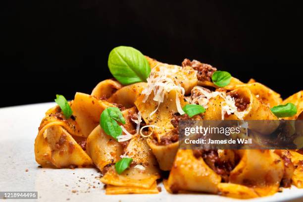 tagliatelle al ragu - molho bolonhesa imagens e fotografias de stock