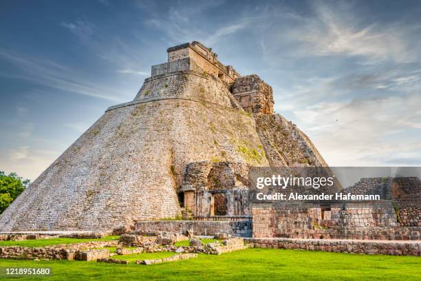 pyramid of the magician in uxmal yucatan mexico - uxmal fotografías e imágenes de stock
