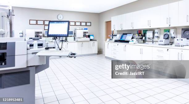 Empty Lab Desk Empty Lab Table Photos and Premium High Res Pictures - Getty Images