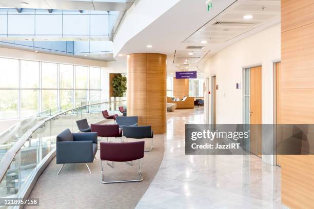 ospedale piano interno - lobby foto e immagini stock