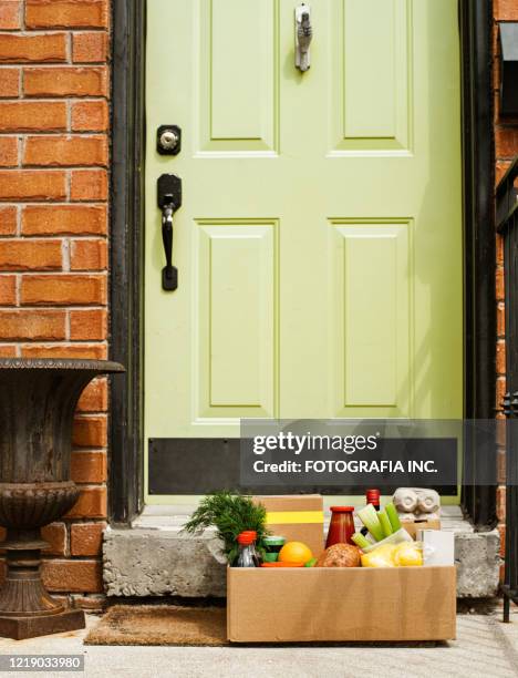 covid-19, box of fresh produce at the door - wine home delivery stock pictures, royalty-free photos & images