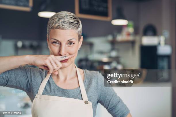 grappige snorren - tache café stockfoto's en -beelden