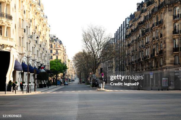 paris : empty streets during pandemic covid 19 in europe. - boulevard saint germain stock pictures, royalty-free photos & images