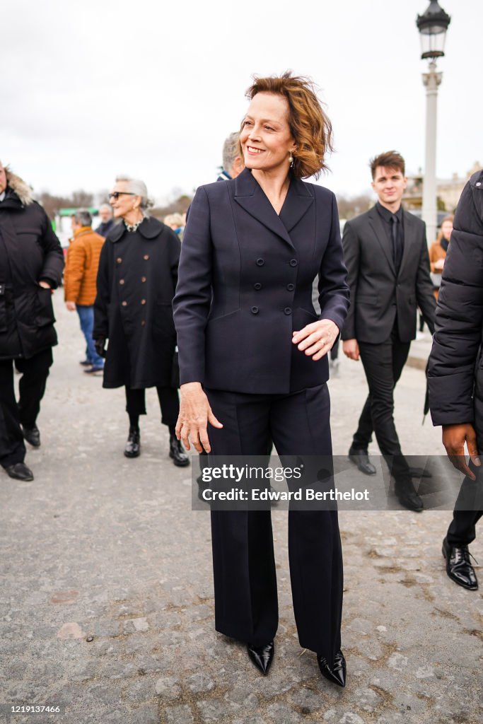 Street Style  - Paris Fashion Week - Womenswear Fall/Winter 2020/2021 : Day Two