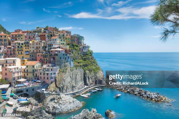 manarola, cinque terre, riviera italienne, italie, - fishing village photos et images de collection