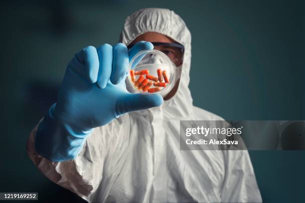 medical drug research - crispr stock pictures, royalty-free photos & images