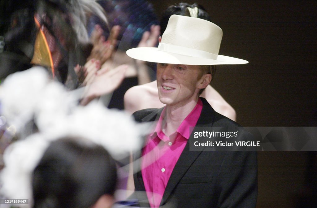 Philip Treacy - Runway - Fall/Winter 2001-2002 Paris Haute Couture Week