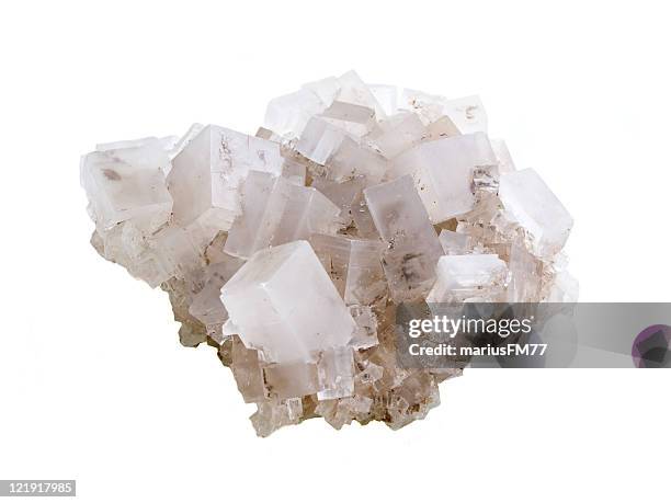 close-up of rock salt against white background - zout mineraal stockfoto's en -beelden