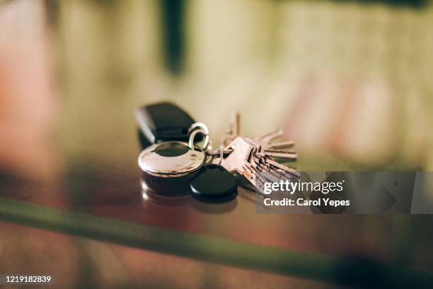 home keys on a glass table - computertoets stockfoto's en -beelden