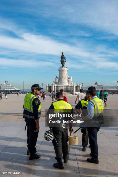police officers in lisbon, portugal - portuguese police stock pictures, royalty-free photos & images