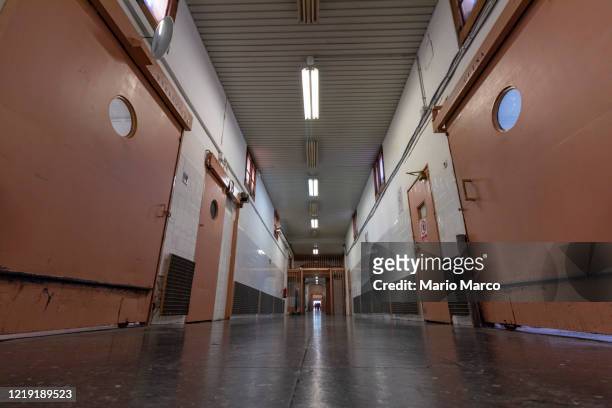recently closed prison - sentencing stock pictures, royalty-free photos & images