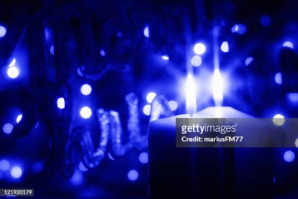weihnachten kerze - blue candle stock-fotos und bilder