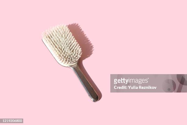 close-up of hairbrush on the pink background - hairbrush 個照片及圖片檔