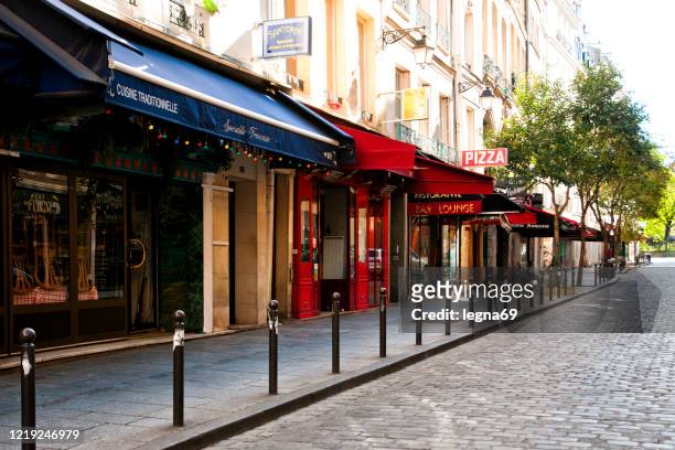 paris : restaurant, coffee shop and terrace are closed during pandemic covid 19 in europe. - retail place stock pictures, royalty-free photos & images