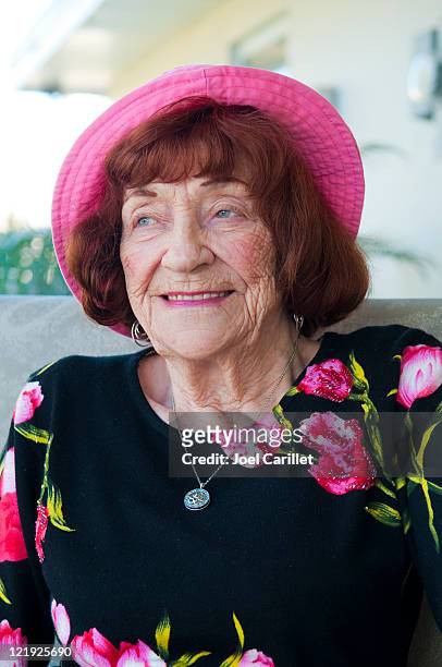 beautiful senior woman sitting on patio of florida home - glamourous granny 個照片及圖片檔