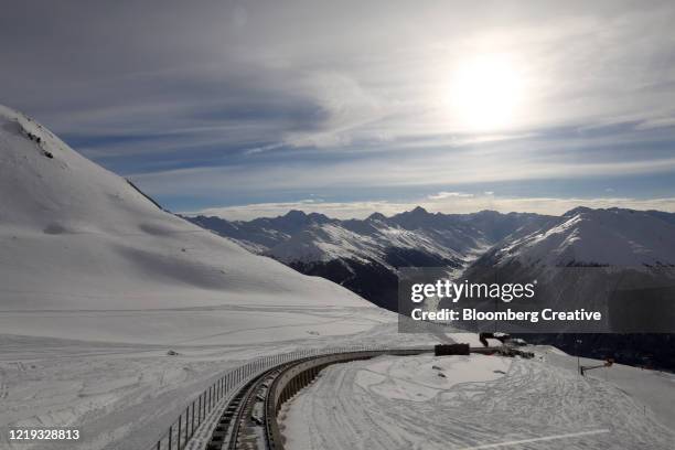 davos in switzerland - the davos world economic forum 2015 stock pictures, royalty-free photos & images