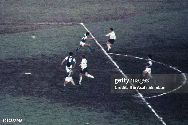 Alan Mullery of Tottenham Hotspur shoots at goal during the friendly match between Japan and Tottenham Hotspur at the National Stadium on June 3,...