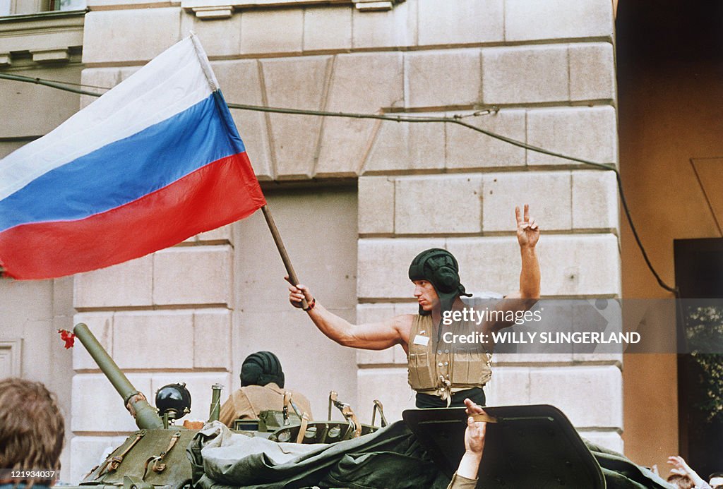A soldier waves 21 August 1991 a Russian flag from the top of his News  Photo - Getty Images