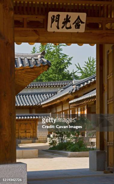 door frame at the royal palace in seoul / south korea - gyeongbokgung palace stock pictures, royalty-free photos & images