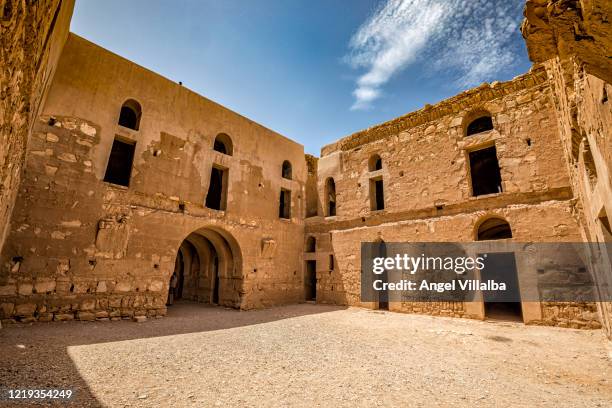 jordan. qasr kharana - qasr kharana stockfoto's en -beelden