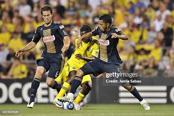 Andres Mendoza of the Columbus Crew and Carlos Valdes of the Philadelphia Union battle for control of the ball on August 20, 2011 at Crew Stadium in...