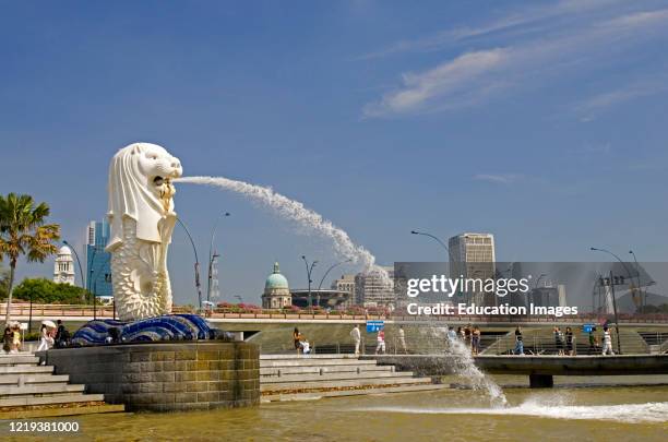 White sculpture Merlion fountain Singapore emblem.