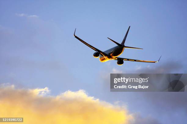 commercial airliner - airplane take off stock pictures, royalty-free photos & images