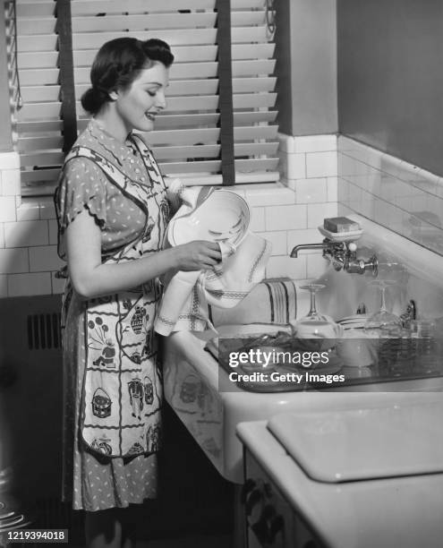 happy housewife - 1950s housewife stockfoto's en -beelden