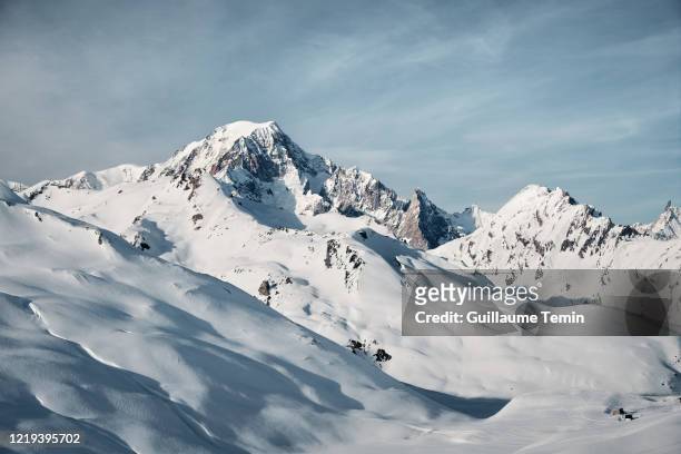 mont blanc - col du petit saint bernard in winter - montagna foto e immagini stock