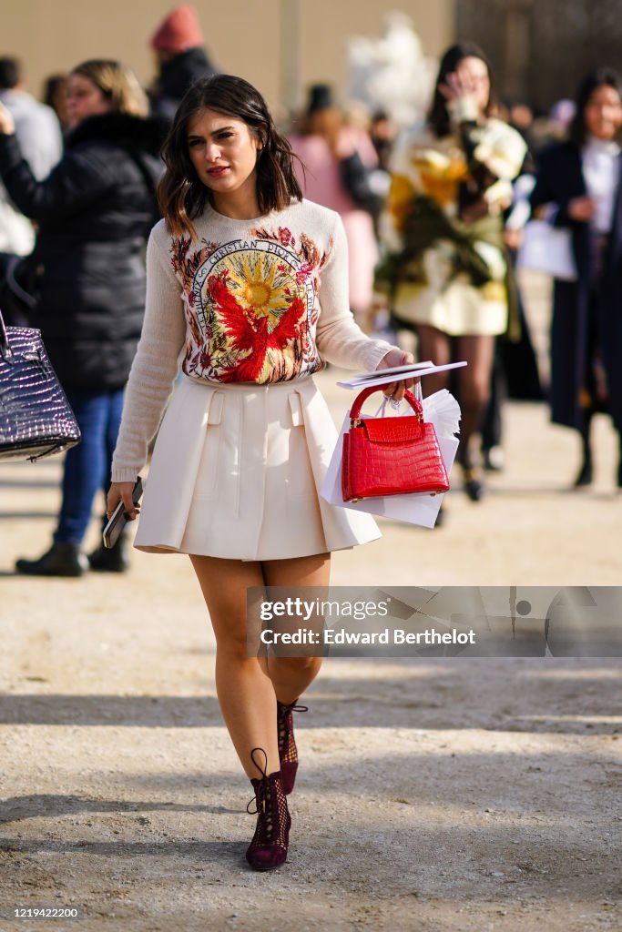 Street Style - Paris Fashion Week - Womenswear Fall/Winter 2020/2021 : Day Two