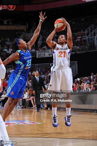 Alexis Gray-Lawson of the Phoenix Mercury shoots against Cappie Pondexter of the New York Liberty on August 23, 2011 at U.S. Airways Center in...