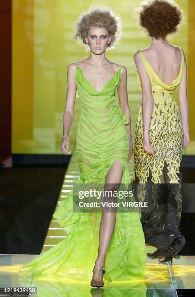Versace 2001 Collection Versace Haute Couture Spring Summer Photos and Premium High Res ...