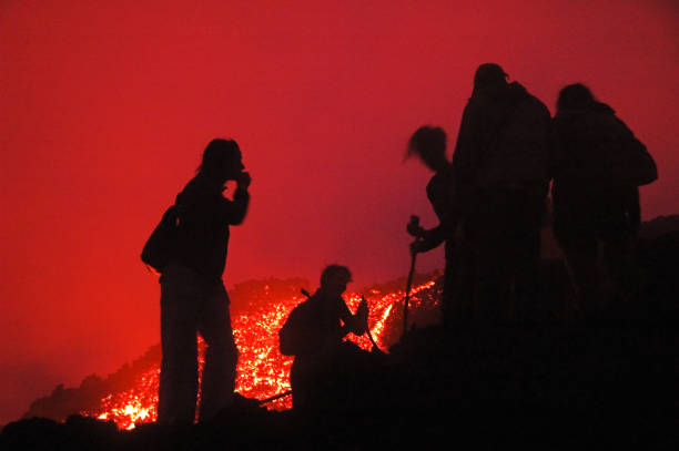 Cara menyelamatkan diri dari gunung meletus adalah mengenali jalur evakuasi dan lokasi shelter