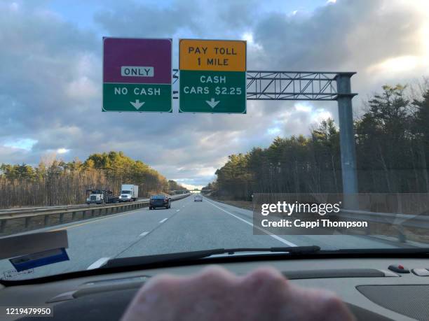 highway toll sign overhead on interstate 95 in maine, usa - interstate 95 stock pictures, royalty-free photos & images