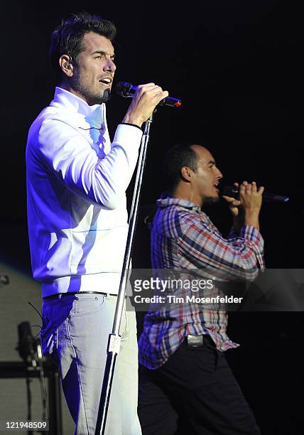 Nick Hexum of 311 performs in support of the bands' Universal Pulse at Shoreline Amphitheater on August 23, 2011 in Mountain View, California.