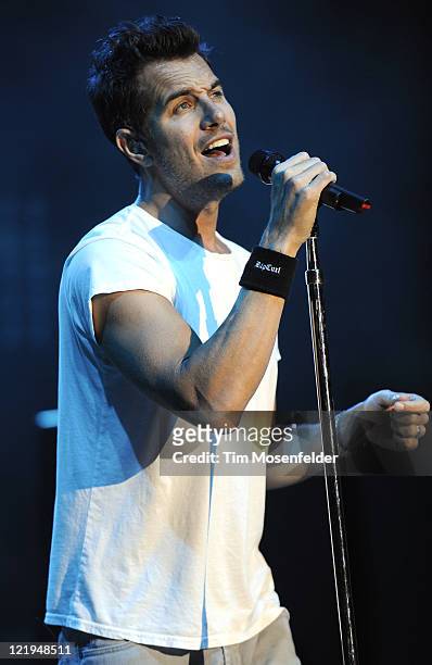 Nick Hexum of 311 performs in support of the bands' Universal Pulse at Shoreline Amphitheater on August 23, 2011 in Mountain View, California.