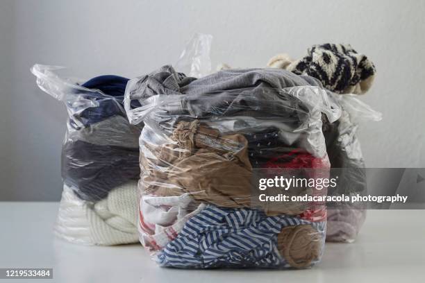 clothes in plastic bags - roupas imagens e fotografias de stock