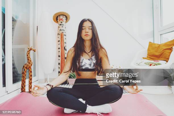 yoga at home - teenager yoga stock pictures, royalty-free photos & images