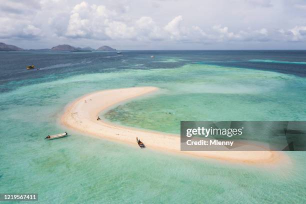 dream beach zandbank komodo eilanden indonesië - oost nusa tenggara stockfoto's en -beelden