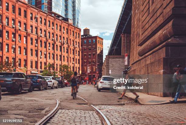 dumbo neighborhood - dumbo new york fotografías e imágenes de stock