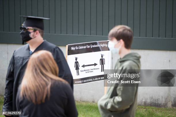 Public Distance Example Graduation Socially Distance Graduation Photos and Premium High Res Pictures ...